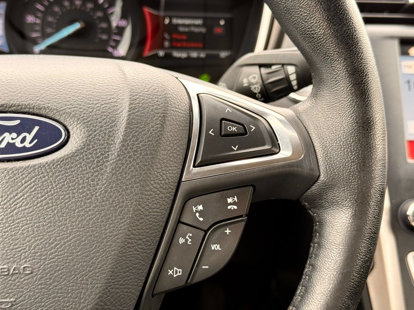 Used 2018 Ford Fusion SE w/ Equipment Group 602A FWD image 30