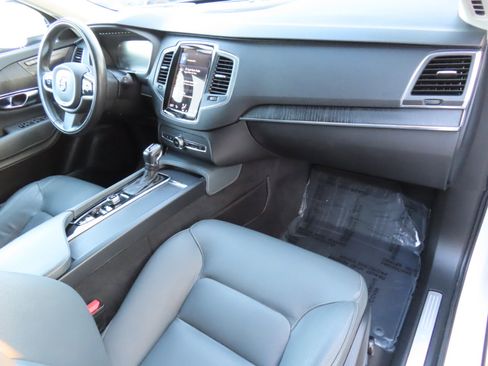 Used 2020 Volvo XC90 T6 Momentum image 21