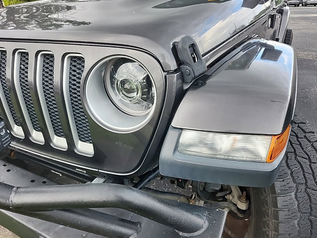 Used 2019 Jeep Wrangler Unlimited Sahara AWD/4WD image 11