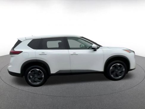 Used 2025 Nissan Rogue SV image 16