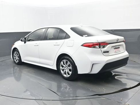 Used 2025 Toyota Corolla LE image 3