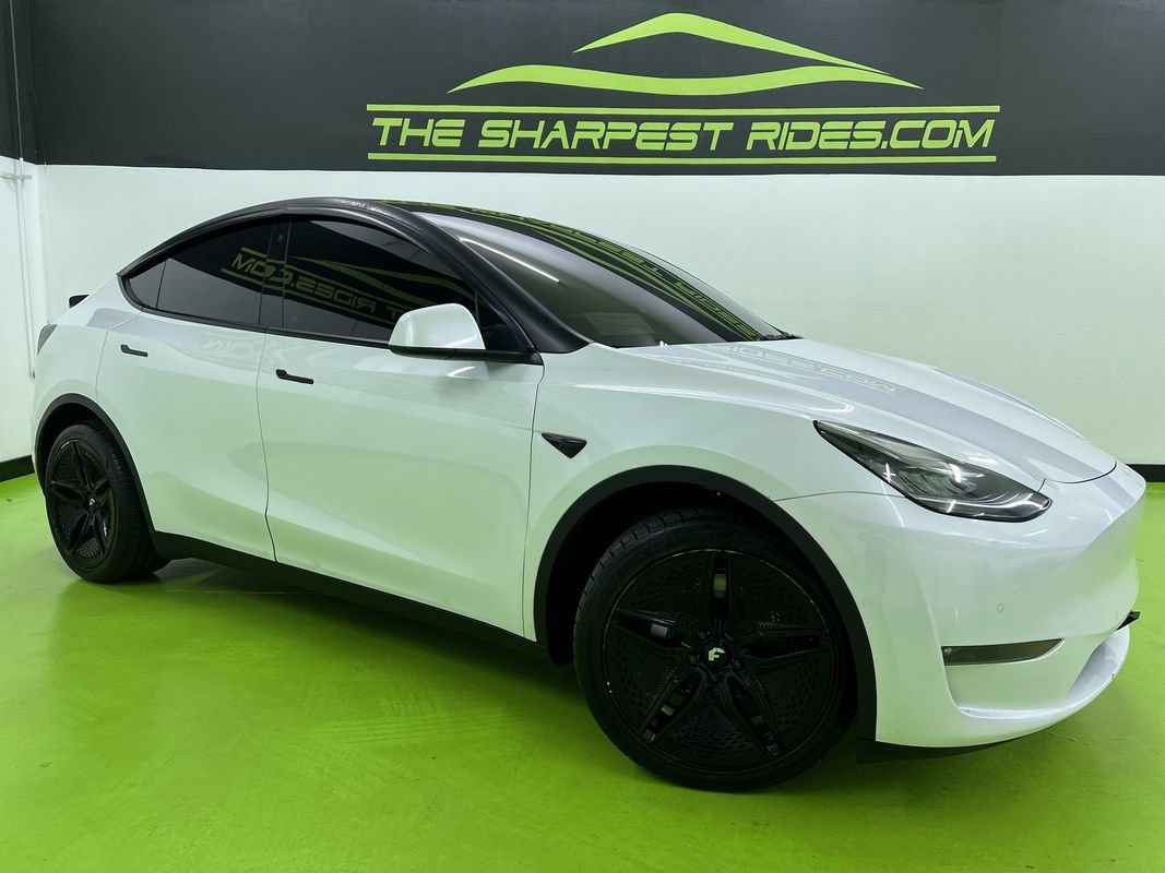 Used 2022 Tesla Model Y Long Range AWD/4WD image 1