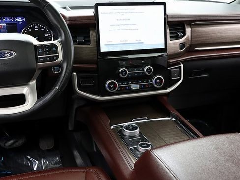 Used 2024 Ford Expedition Limited image 16