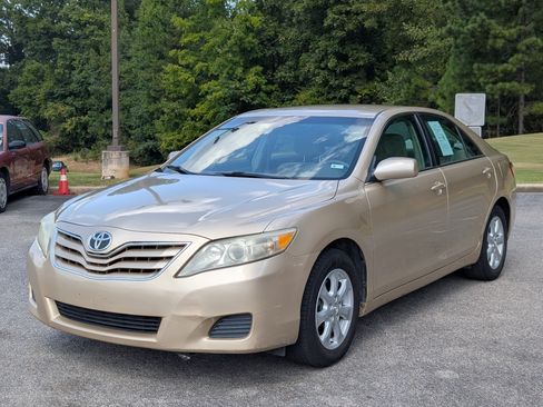 Used 2011 Toyota Camry LE w/ LE Extra-Value Pkg FWD image 5