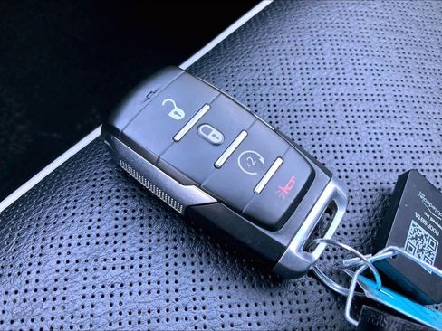 Used 2024 RAM 1500 Laramie image 14