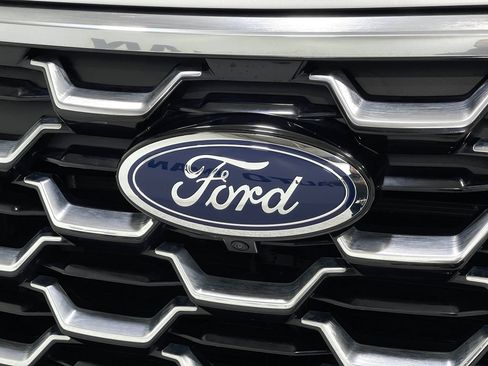 Used 2025 Ford Explorer Platinum w/ Ultimate Package AWD/4WD image 39