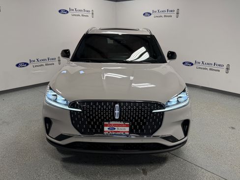 Used 2025 Lincoln Aviator Reserve w/ Illumination Package image 2