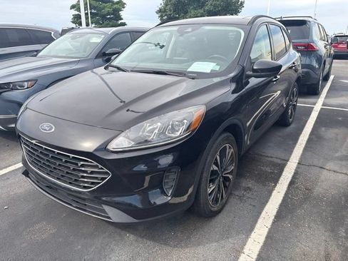 Used 2022 Ford Escape SE w/ SE Sport Appearance Package AWD/4WD image 3