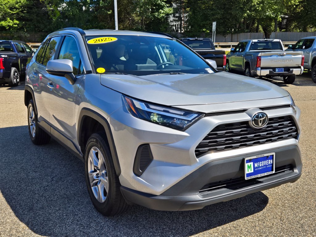 Used 2025 Toyota RAV4 XLE AWD/4WD image 8