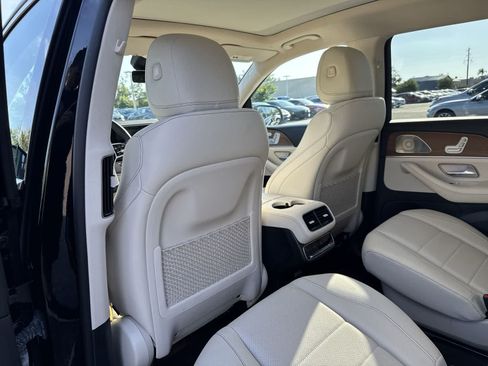Used 2023 Mercedes-Benz GLS 450 4MATIC image 17