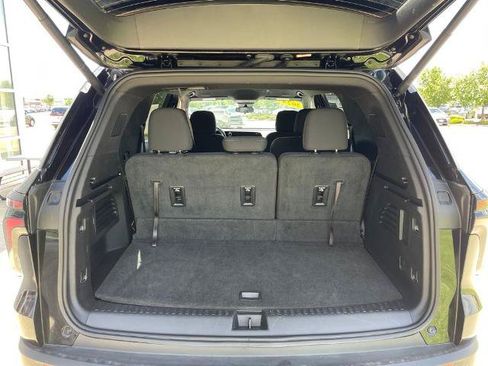 Used 2024 Chevrolet Traverse LT AWD/4WD image 14