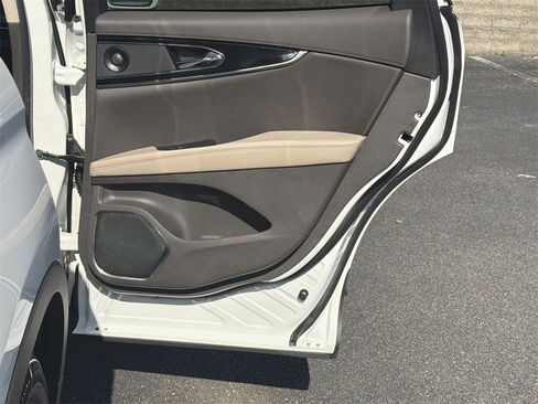 Used 2022 Lincoln Nautilus Reserve w/ Equipment Group 201A image 16