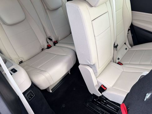 Used 2022 Mercedes-Benz GLS 450 4MATIC image 33