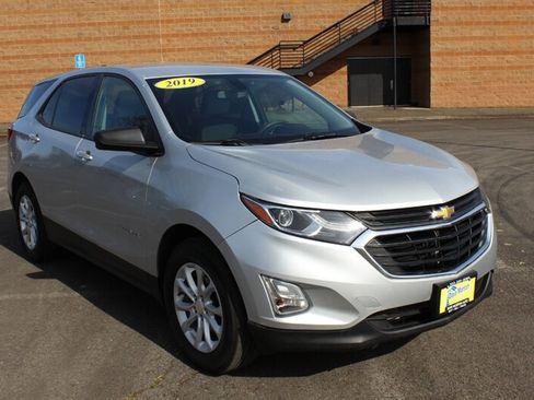Used 2019 Chevrolet Equinox LS image 1