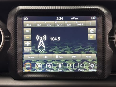 Used 2021 Jeep Wrangler Unlimited Sahara w/ Cold Weather Group AWD/4WD image 28