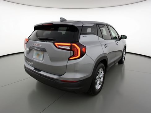 Used 2024 GMC Terrain SLE FWD image 9