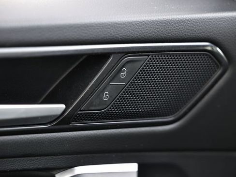 Used 2022 Volkswagen Tiguan SE image 15