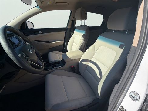 Used 2018 Hyundai Tucson SE image 2