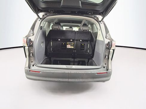 Used 2023 Toyota Sienna XLE FWD image 26