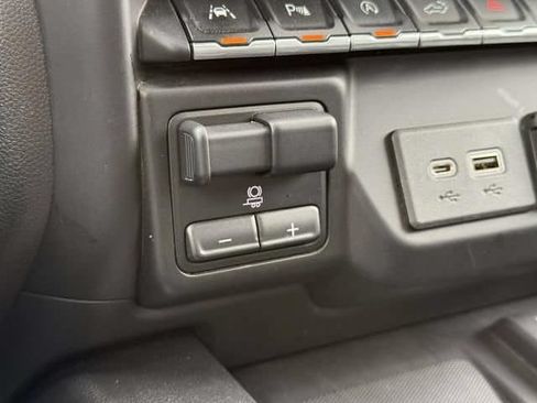Used 2020 Chevrolet Silverado 1500 High Country w/ Technology Package AWD/4WD image 32