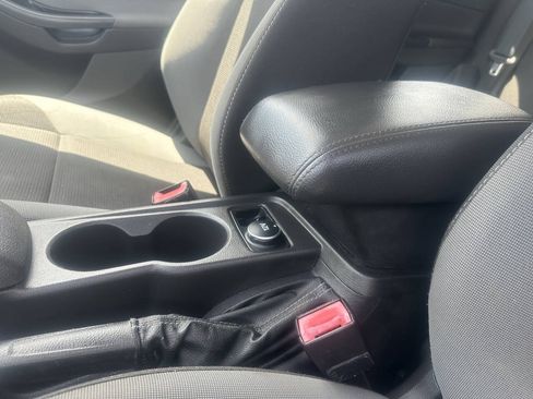 Used 2012 Ford Focus SE FWD image 15
