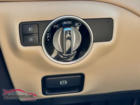 Used 2020 Mercedes-Benz GLA 250 4MATIC w/ Premium Package image 28