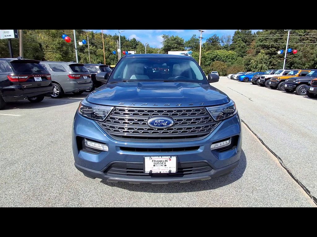 Used 2021 Ford Explorer XLT w/ Equipment Group 202A AWD/4WD image 32