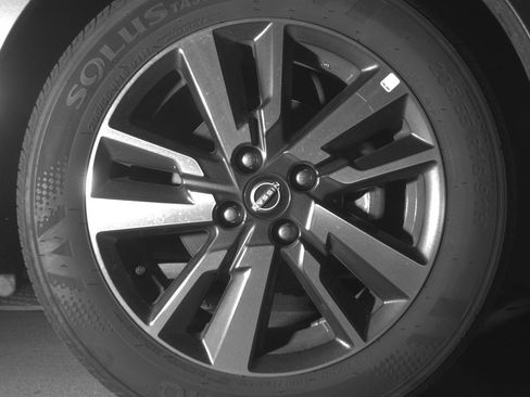 Used 2025 Nissan Versa SV image 12