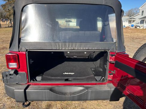 Used 2012 Jeep Wrangler Unlimited Sport image 21