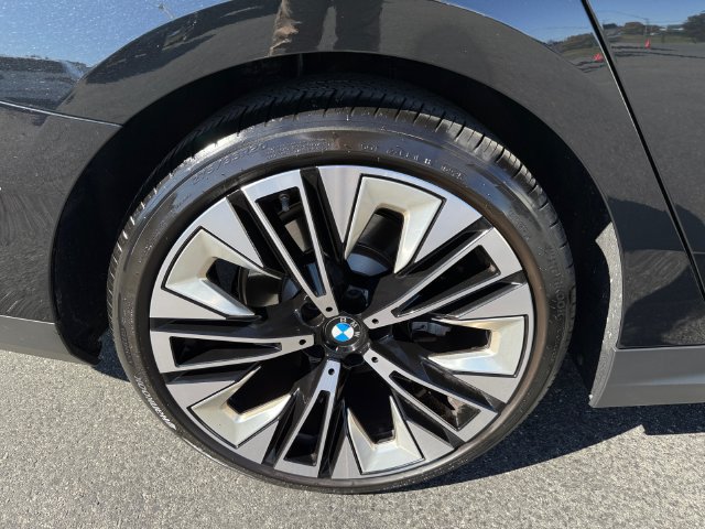 Certified 2026 BMW 530i xDrive w/ Premium Package AWD/4WD image 37
