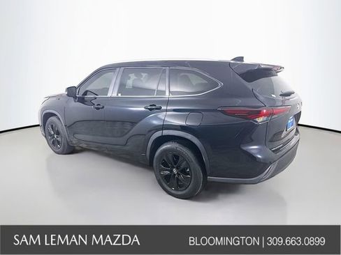 Used 2024 Toyota Highlander XLE FWD image 5