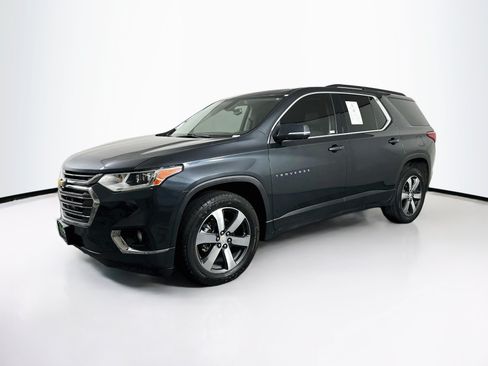 Used 2021 Chevrolet Traverse LT w/ LT Premium Package AWD/4WD image 3
