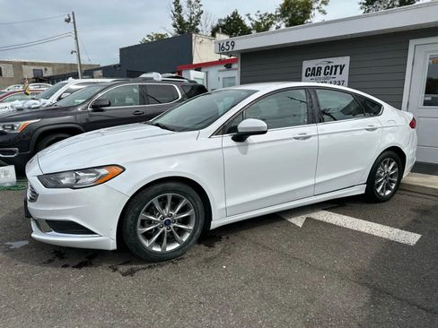 Used 2017 Ford Fusion SE image 8