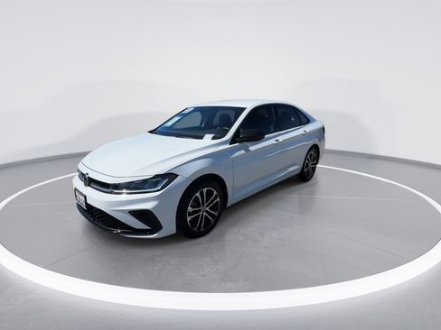 Used 2025 Volkswagen Jetta Sport image 5