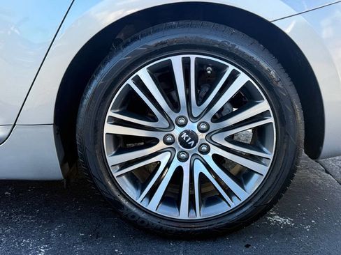 Used 2014 Kia Cadenza Premium image 32