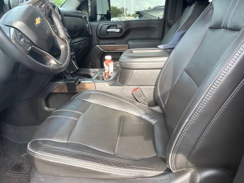 Used 2020 Chevrolet Silverado 2500 High Country w/ Technology Package AWD/4WD image 3