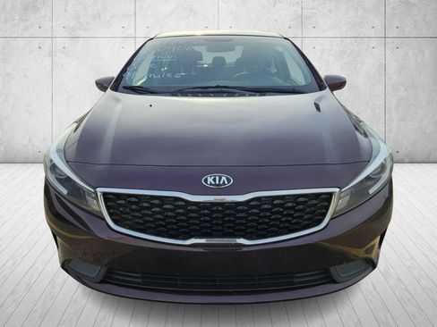 Used 2017 Kia Forte LX image 2