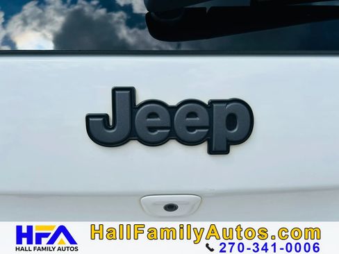 Used 2016 Jeep Cherokee Trailhawk w/ Trailer Tow Group AWD/4WD image 31
