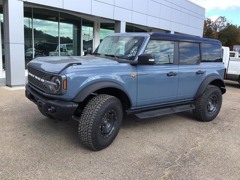 New 2025 Ford Bronco Badlands image 3