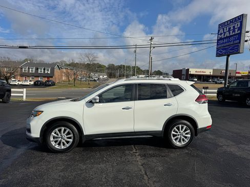 Used 2019 Nissan Rogue SV image 2