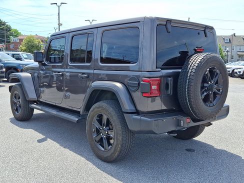 Used 2021 Jeep Wrangler Unlimited Sahara AWD/4WD image 5