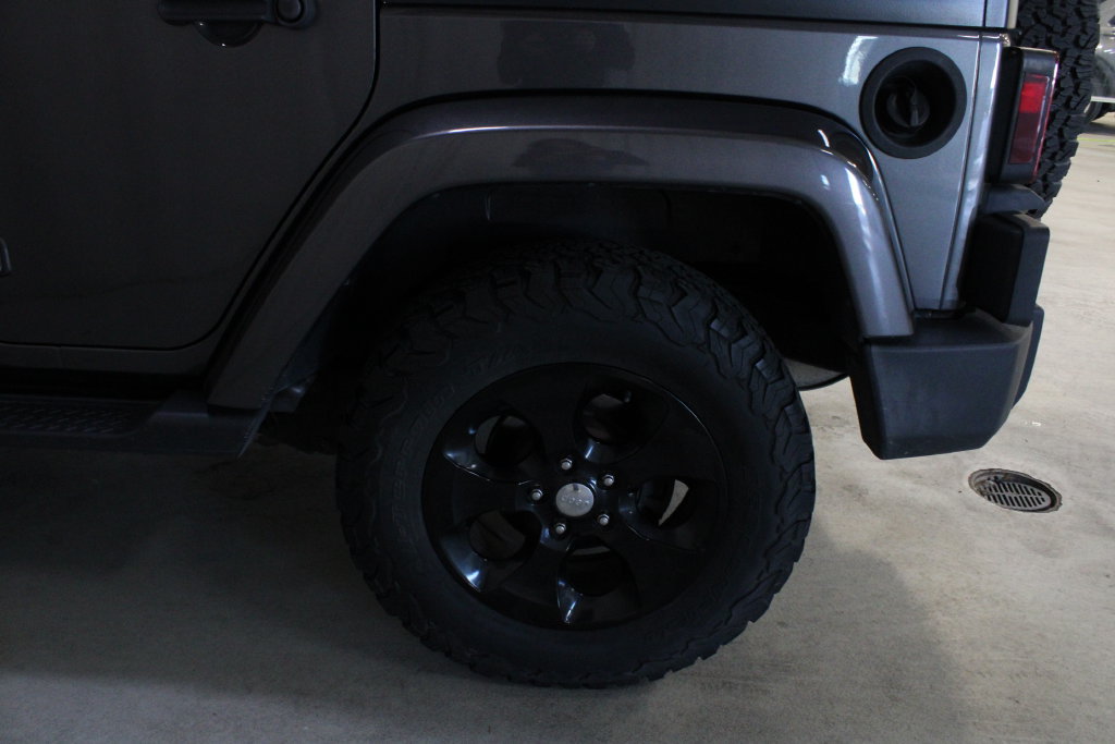 Used 2017 Jeep Wrangler Unlimited Sahara w/ Connectivity Group AWD/4WD image 26
