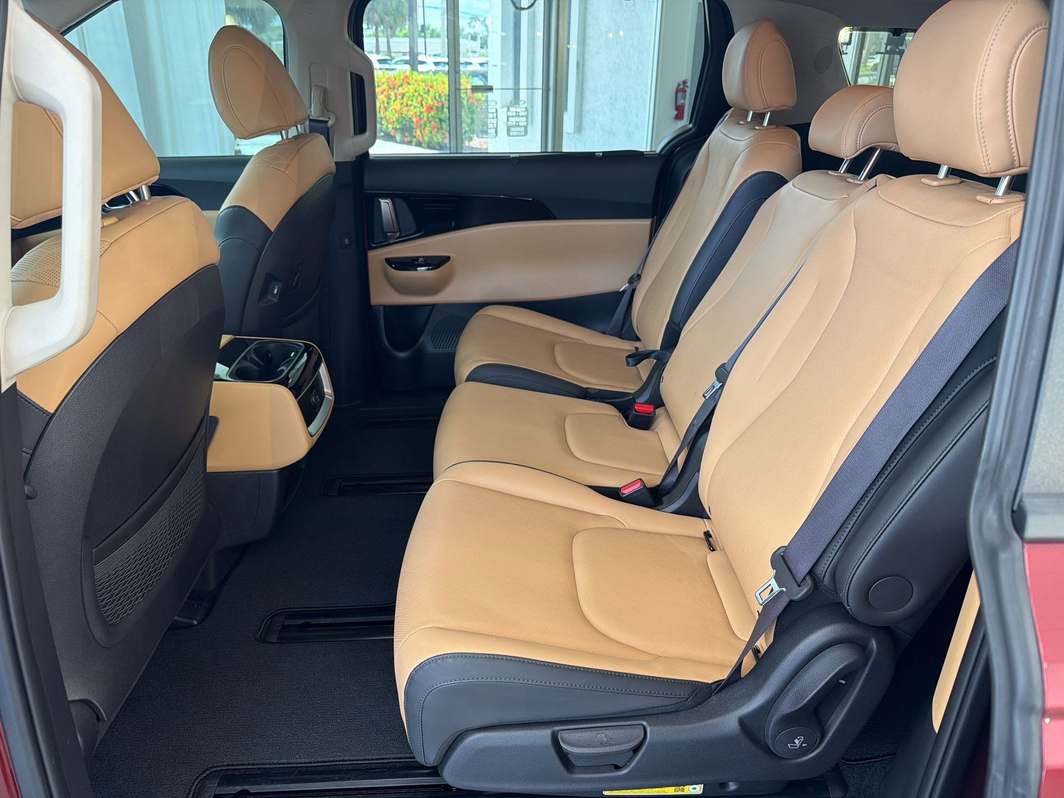 Used 2024 Kia Carnival EX FWD image 25