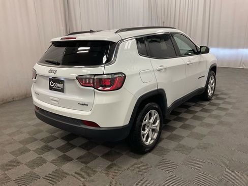 Used 2024 Jeep Compass Latitude image 3