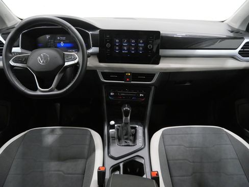 Used 2025 Volkswagen Taos SE image 10