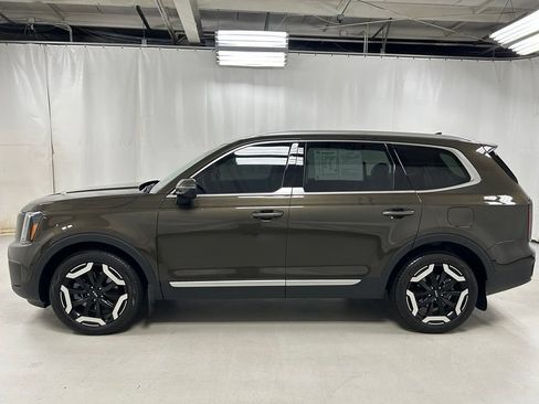 Used 2025 Kia Telluride EX w/ EX Captain's Chair Package AWD/4WD image 8