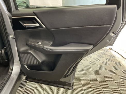 Used 2024 Mitsubishi Outlander SE Black Edition image 32