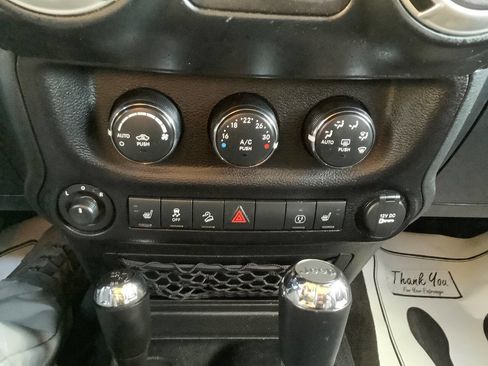 Used 2013 Jeep Wrangler Sahara w/ Connectivity Group image 36