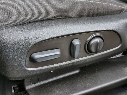 Used 2022 Chevrolet Traverse LT FWD image 39
