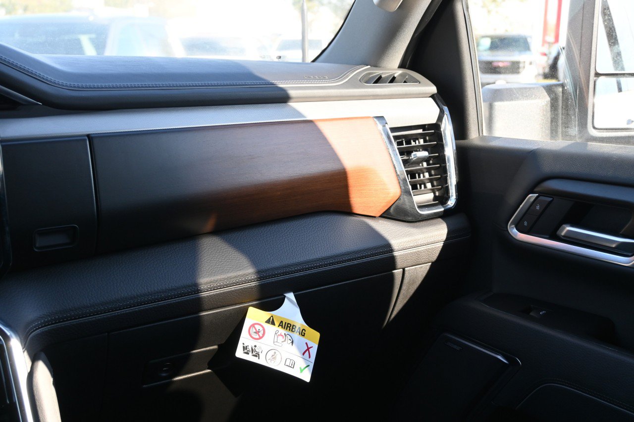 Used 2025 GMC Sierra 2500 Denali AWD/4WD image 8